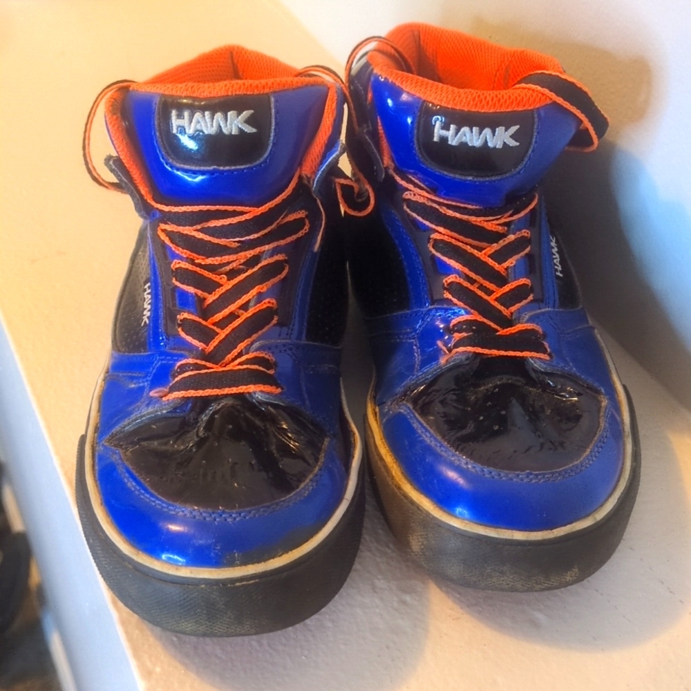 Hawk shoes boys 5 med